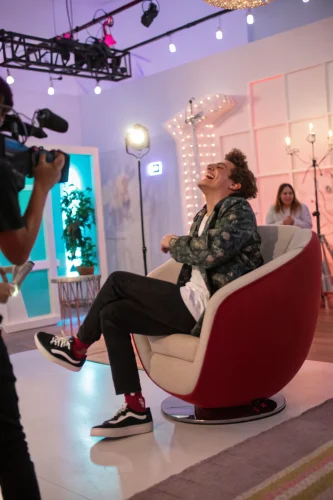 Tendance Chair Challenge sur TikTok avec La Boda de Camilo